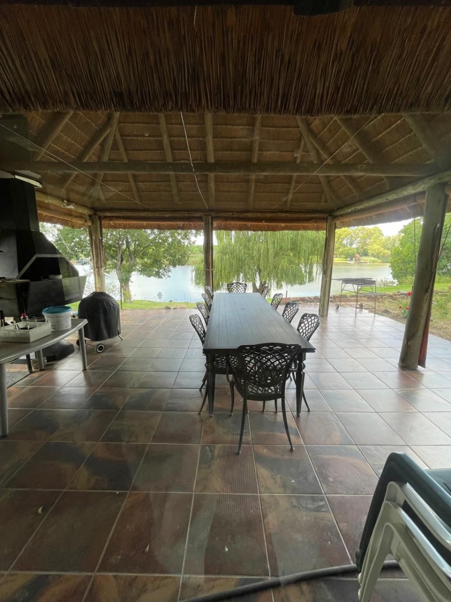 5 Bedroom Property for Sale in Christiana North West